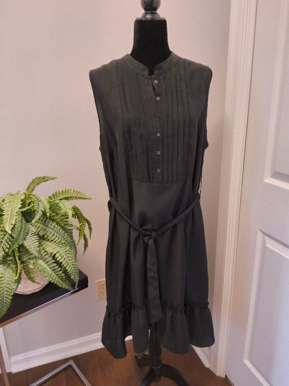 DKNY Jeans - Black Sleeveless Shirtdress. Size 18 - NWT